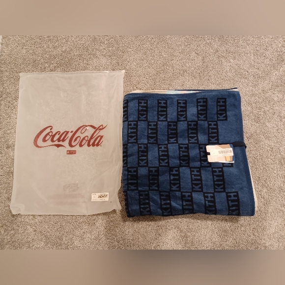 🌟Brand New w/ Tags🌟 KITH x Coca-Cola Mountains Towel - Picture 1 of 7
